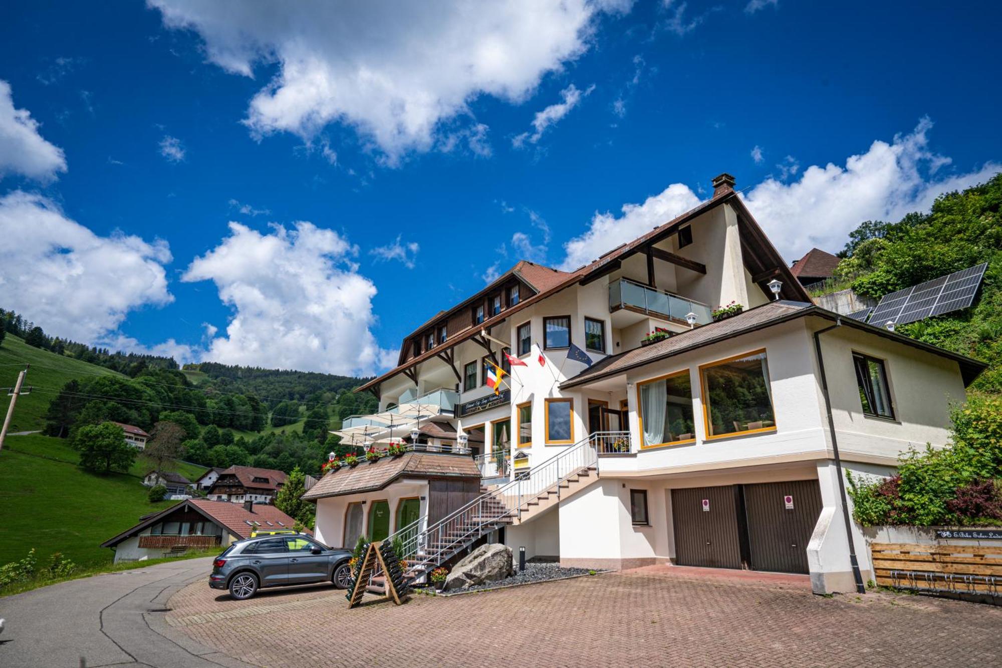 Schwarzwald Hotel Wiedenerhof Exterior photo